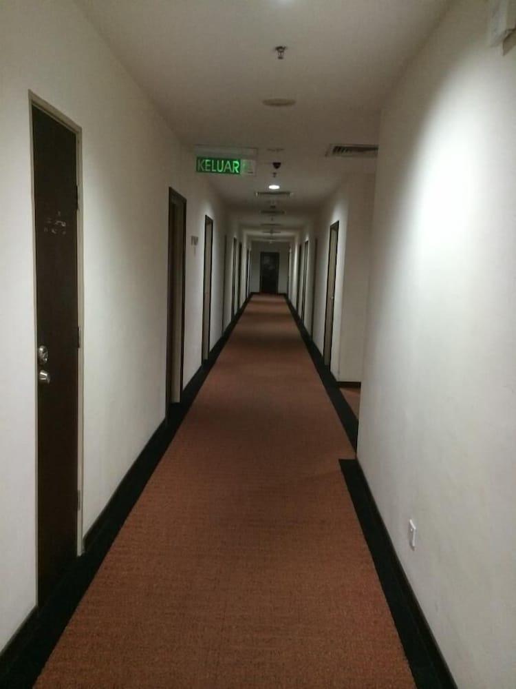 คาร์ลตัน โฮเต็ล ชะฮ์อาลัม Hotel ชาห์อาลัม ภายนอก รูปภาพ